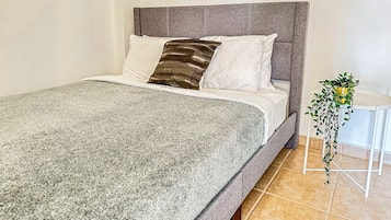 2 bedrooms, iron/ironing board, bed sheets