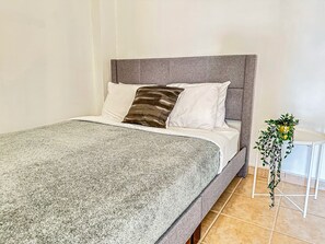 2 bedrooms, iron/ironing board, bed sheets