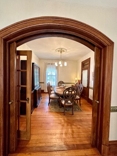 Charming Historic Getaway: Unwind in Lancaster's Timeless Elegance