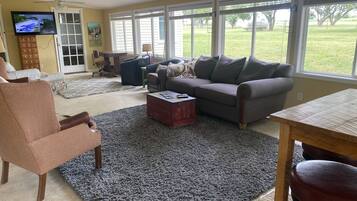 Premium Room | Living area
