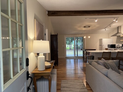 Cozy & New - Walk to Lake Michigan & Northport's shops, restaurants, and bars.