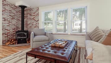 Een smart-tv en een stereo