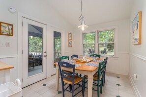 Dining - Garden-style cottage with easy beach access, screened porch & small yard (Lakeside)