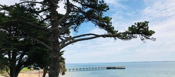 Family Getaway - Cowes - Phillip Island VIC - Walk to beach, pool & spa