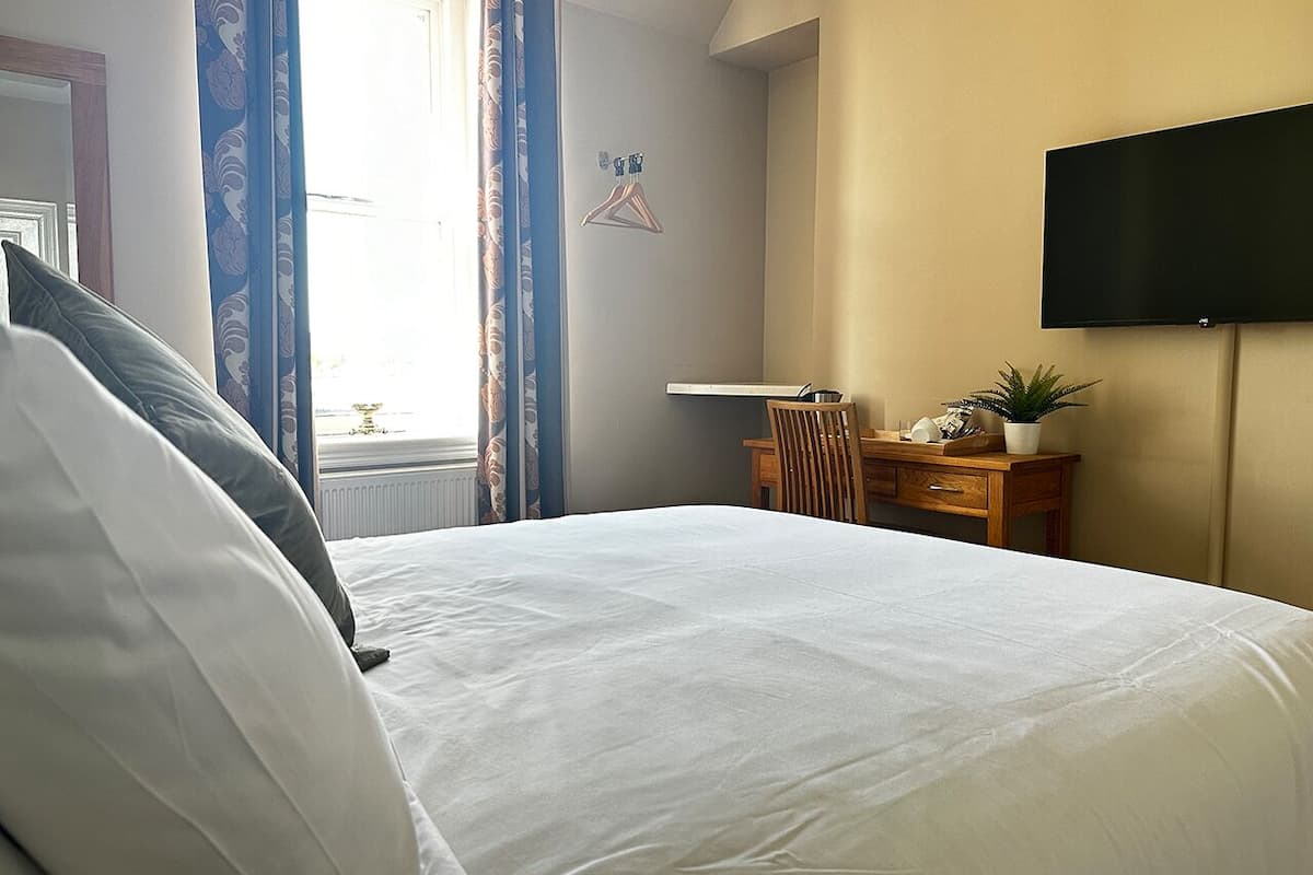 Family Suite | Premium bedding, pillow-top beds, desk, laptop workspace