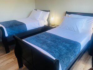3 bedrooms, iron/ironing board, WiFi, bed sheets
