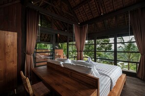 1 bedroom, iron/ironing board, WiFi, bed sheets - Cozy villa is by lush green landscapes views of hill valley and rice fields (Bali)