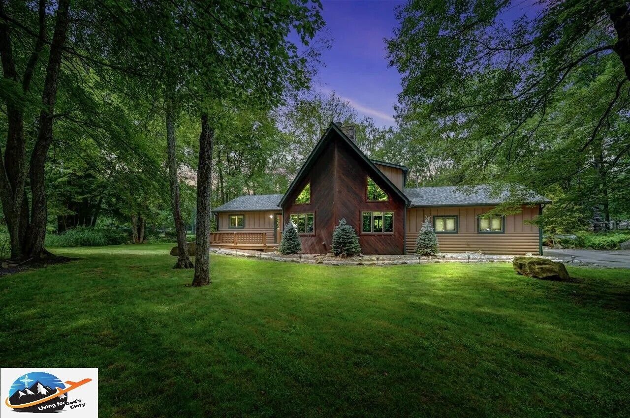 Mountain & Lake Escape w/ Hot Tub & Free Massages!
