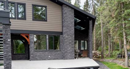 Romantic Luxury Retreat w/PRIVATE Sauna & Spa: Steam Shower, Ofuro, FP, pets ok!