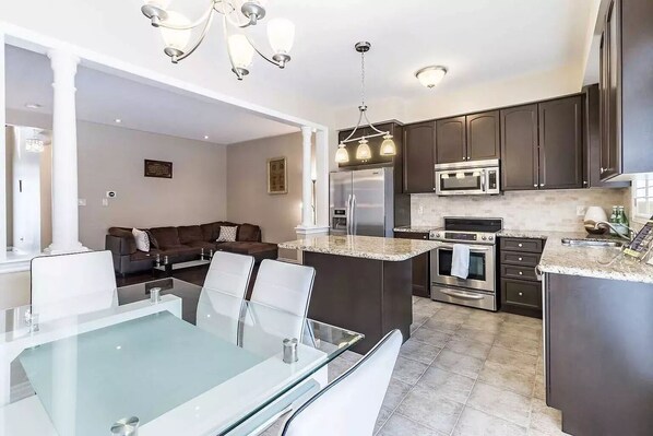 Interior - Spacious and Comfortable House near Squireband (Mississauga)