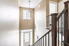 Interior - Spacious and Comfortable House near Squireband (Mississauga)