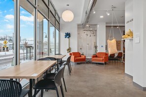 Dining - Birch Maple House 314 & 315 (Traverse City)