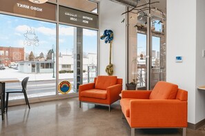 المنشأة من الداخل