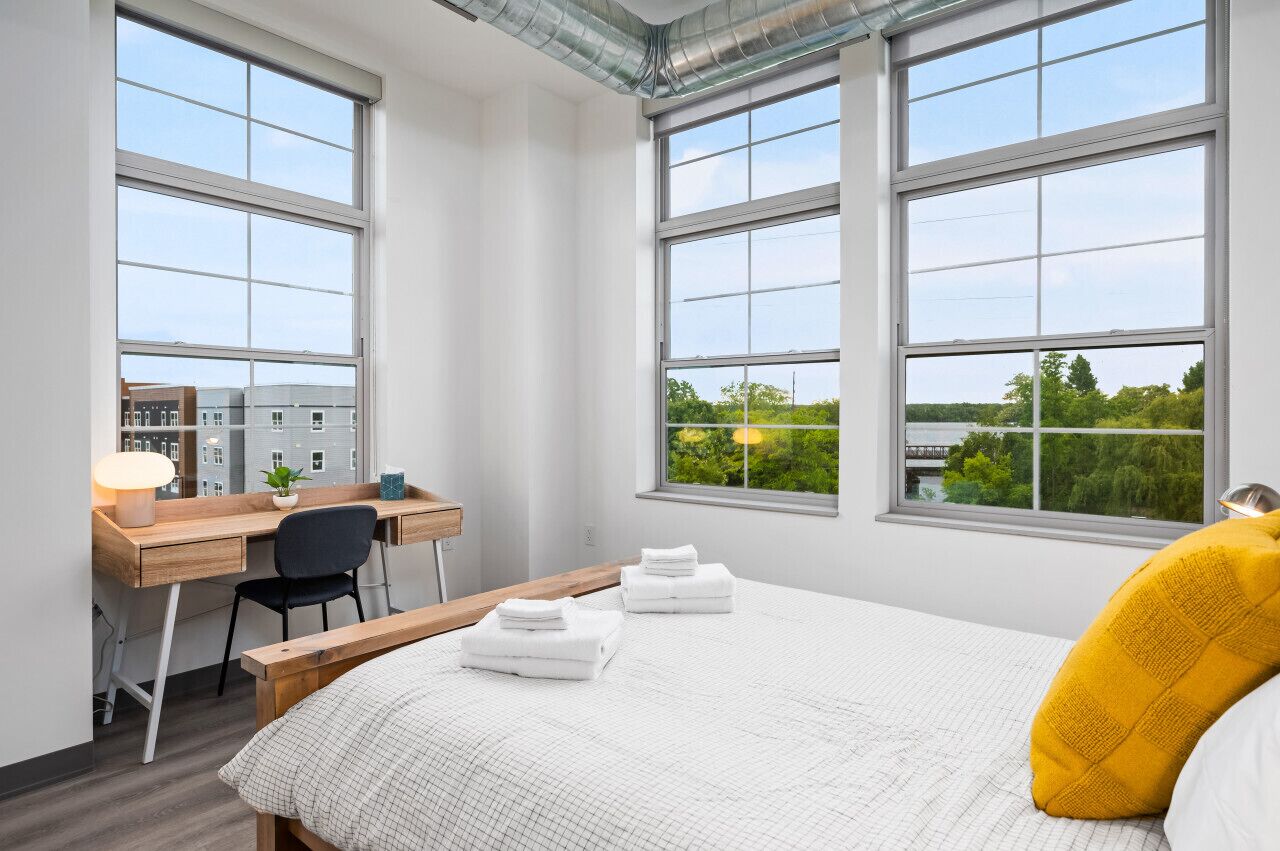 2 soverom, skrivebord, strykejern/-brett og wi-fi (inkludert)