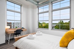 2 bedrooms, desk, iron/ironing board, free WiFi - Birch Maple House 314 & 315 (Traverse City)