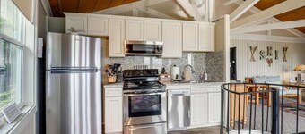 Experience Peak Bliss: Ski-In/Ski-Out Haven, 200FT to Lift, Mtn Views Aplenty! 