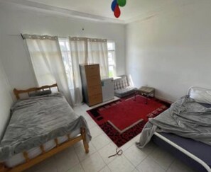 1 bedroom, WiFi, bed sheets - Close to parramatta CBD, a perfect family retreat in a suburb house.Pet friendly (South Granville)