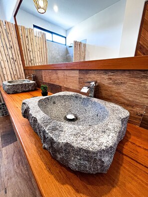 Family Villa | Bathroom | Shower, rainfall showerhead, hair dryer, towels