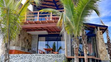 ด้านหน้าที่พัก