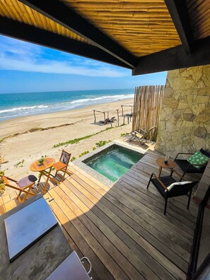 Signature Villa | 1 bedroom, hypo-allergenic bedding, in-room safe, desk