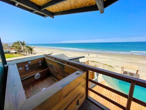 Hypo-allergenic bedding, in-room safe, desk, laptop workspace - DIEM Vichayito Beachfront Eco-Luxury (Los Organos)