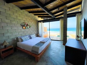 Hypo-allergenic bedding, in-room safe, desk, laptop workspace - DIEM Vichayito Beachfront Eco-Luxury (Los Organos)