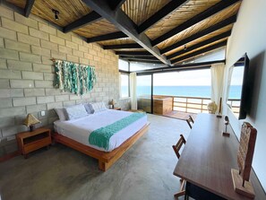 Hypo-allergenic bedding, in-room safe, desk, laptop workspace - DIEM Vichayito Beachfront Eco-Luxury (Los Organos)