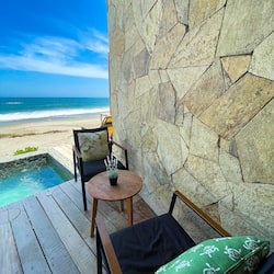 Signature Villa | 1 bedroom, hypo-allergenic bedding, in-room safe, desk