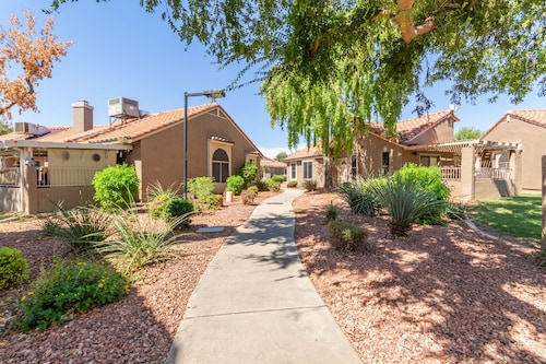 2 Bedroom Peoria Cottage, Pets Available 