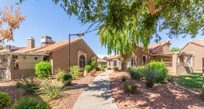 2 Bedroom Peoria Cottage, Pets Available