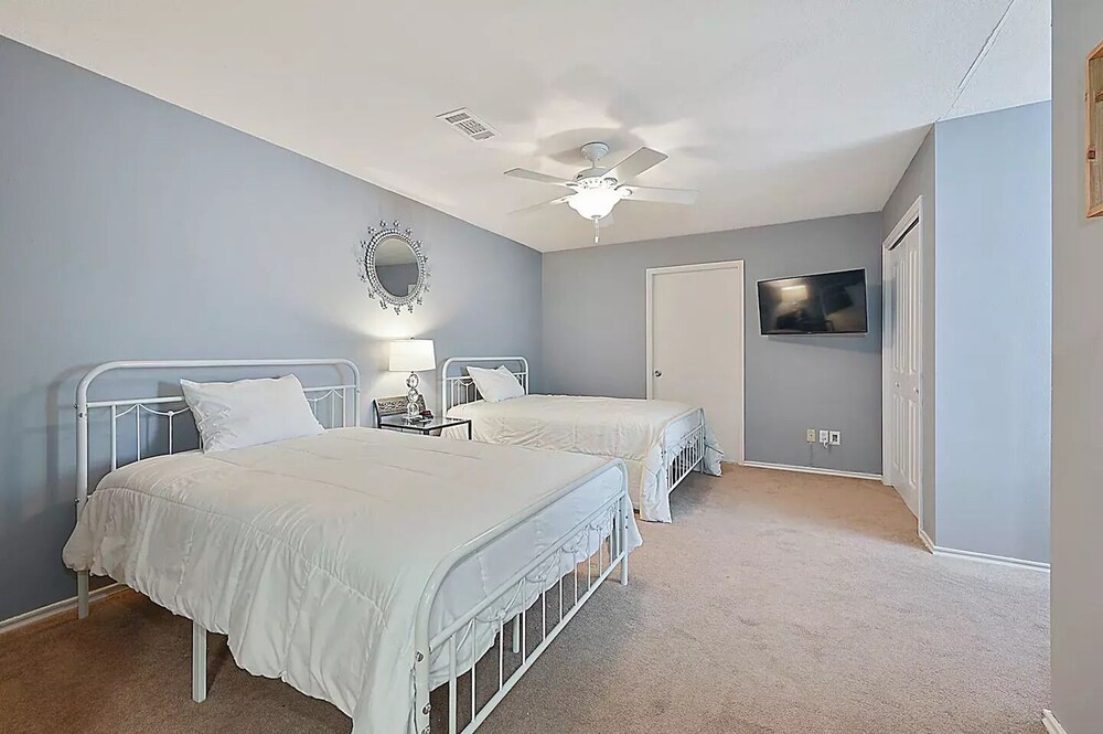 Spacious Home near Texas A&M Check out our discounted MTh rate