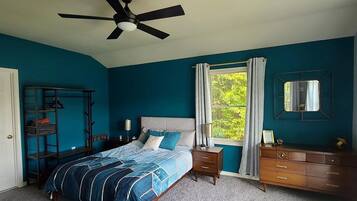 3 bedrooms, desk, iron/ironing board, free WiFi