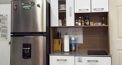 Studio with Private Entry, AC– hot water-No Parking In San Salvador