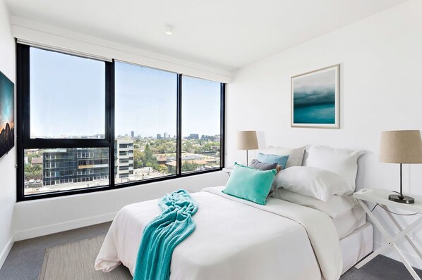 2 soverom, skrivebord, strykejern/-brett og wi-fi