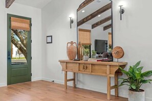 Interior - Walk to Main St, Hot tub, Luxurious Home, Fire pit (Fredericksburg)