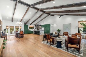 Interior - Walk to Main St, Hot tub, Luxurious Home, Fire pit (Fredericksburg)