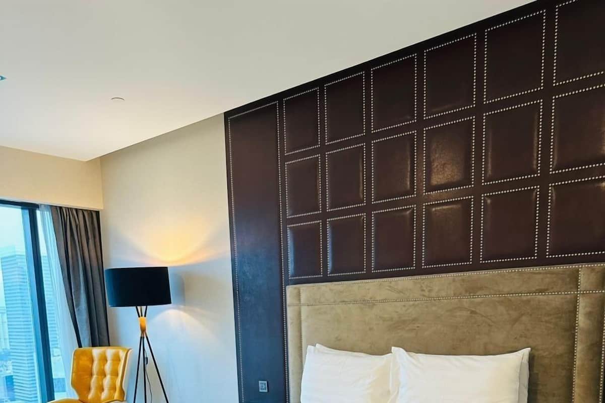 Egyptian cotton sheets, premium bedding, minibar, in-room safe