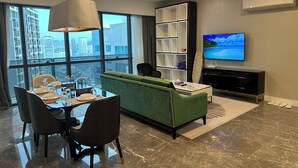 57-inch Smart TV with satellite channels, fireplace, books - Platinum Suites Tower 2 KLCC (Kuala Lumpur)