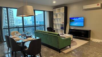 57-inch Smart TV with satellite channels, fireplace, books