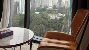 Egyptian cotton sheets, premium bedding, minibar, in-room safe - Platinum Suites Tower 2 KLCC (Kuala Lumpur)