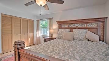 4 bedrooms, desk, iron/ironing board, travel crib