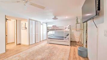 4 bedrooms, desk, iron/ironing board, travel crib