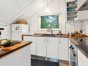 Fridge, cookware/dishes/utensils