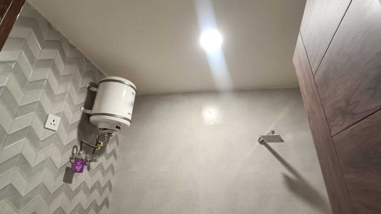 Shower, soap, shampoo, toilet paper