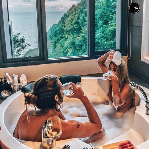 Houben is a private boutique with sea-view rooms graciously perched on a cliff. 