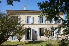 Exterior - Welcoming country house in Sainte-Terre, 5 bedrooms, swimming pool, and garden (Sainte-Terre)