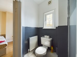 Regadera, toallas, jabón, shampoo