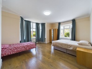 4 bedrooms, iron/ironing board, travel cot, free WiFi