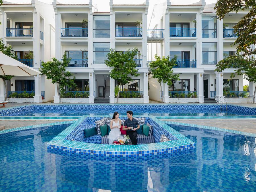 2 piscinas al aire libre, sombrillas, sillones reclinables de piscina
