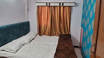 3 bedrooms, iron/ironing board, bed sheets